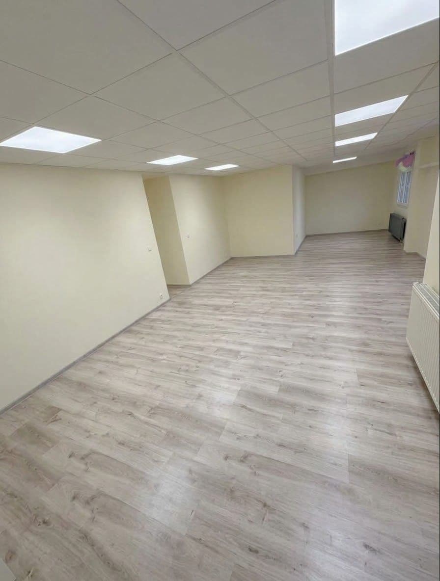 Prenájom nebytového priestoru 90 m², Slovinská, Praha, Praha Prenájom nebytového priestoru 90 m², Slovinská, Praha, Praha