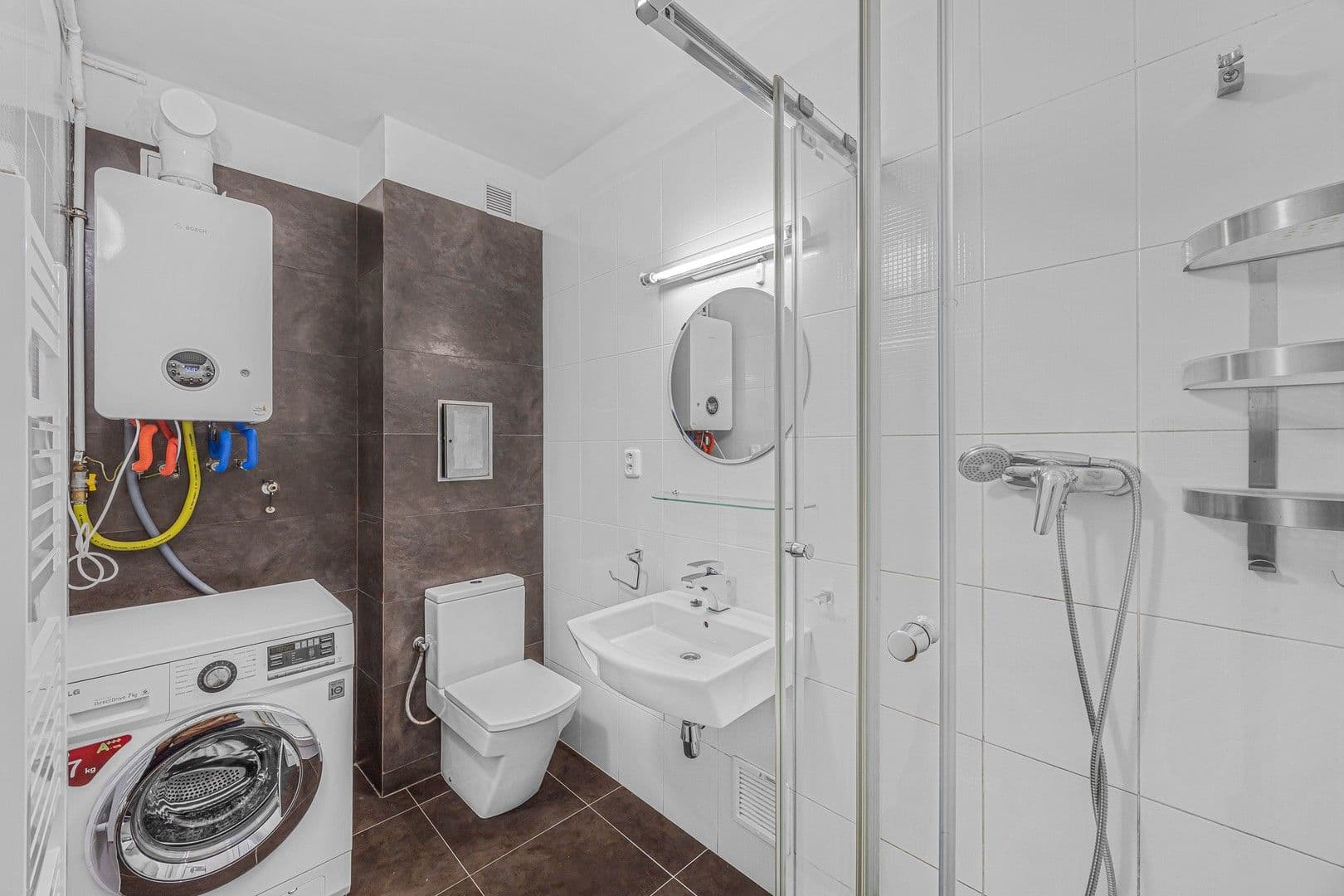 Prenájom bytu 2-izbový 43 m², Grafická, Praha, Praha Prenájom bytu 2-izbový 43 m², Grafická, Praha, Praha