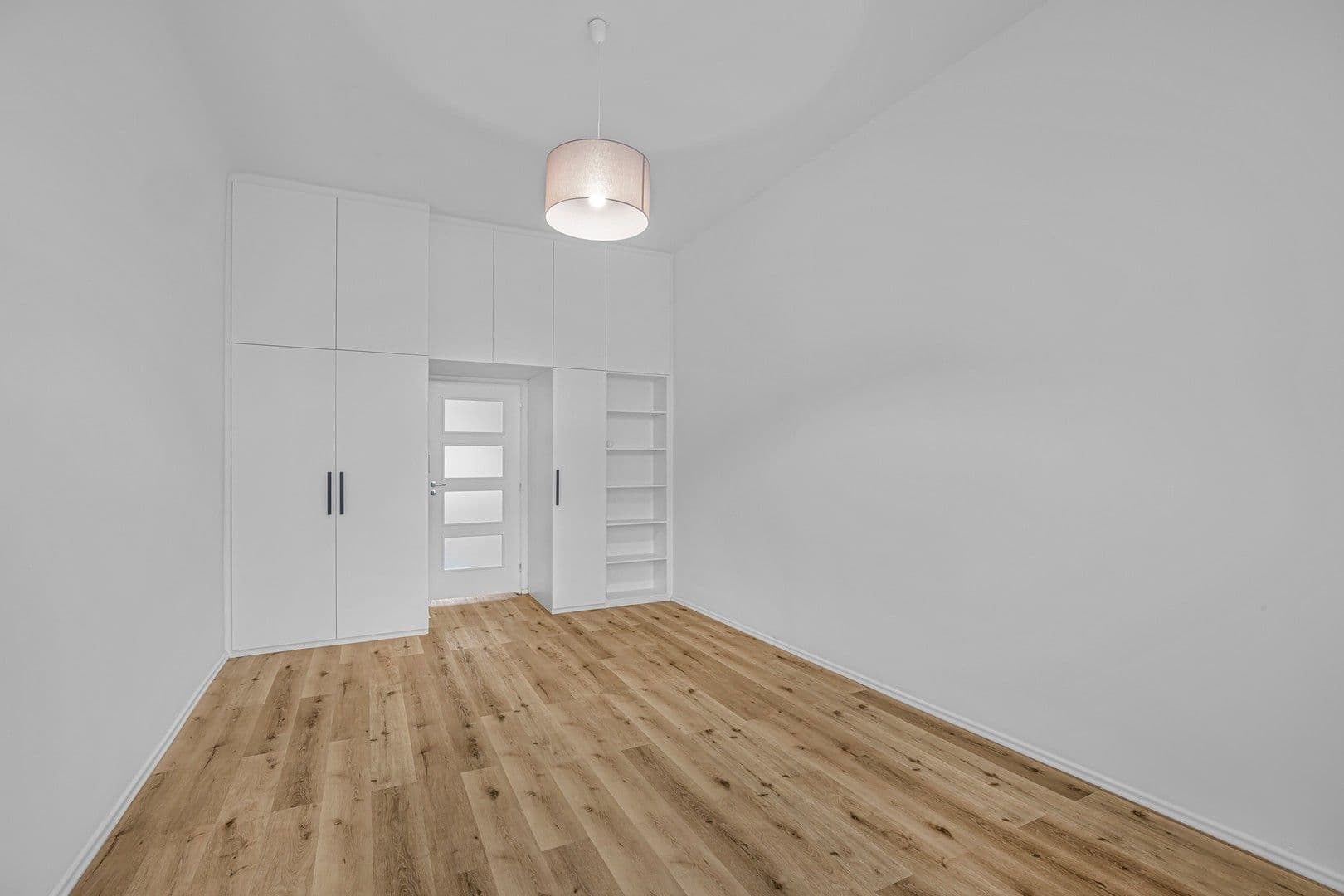 Prenájom bytu 2-izbový 43 m², Grafická, Praha, Praha Prenájom bytu 2-izbový 43 m², Grafická, Praha, Praha