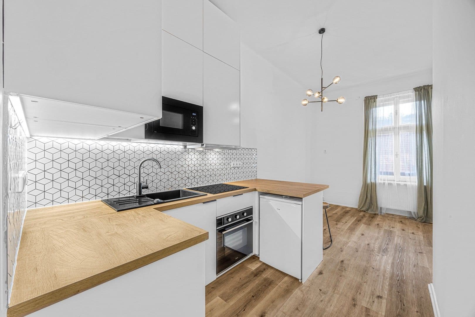 Prenájom bytu 2-izbový 43 m², Grafická, Praha, Praha Prenájom bytu 2-izbový 43 m², Grafická, Praha, Praha