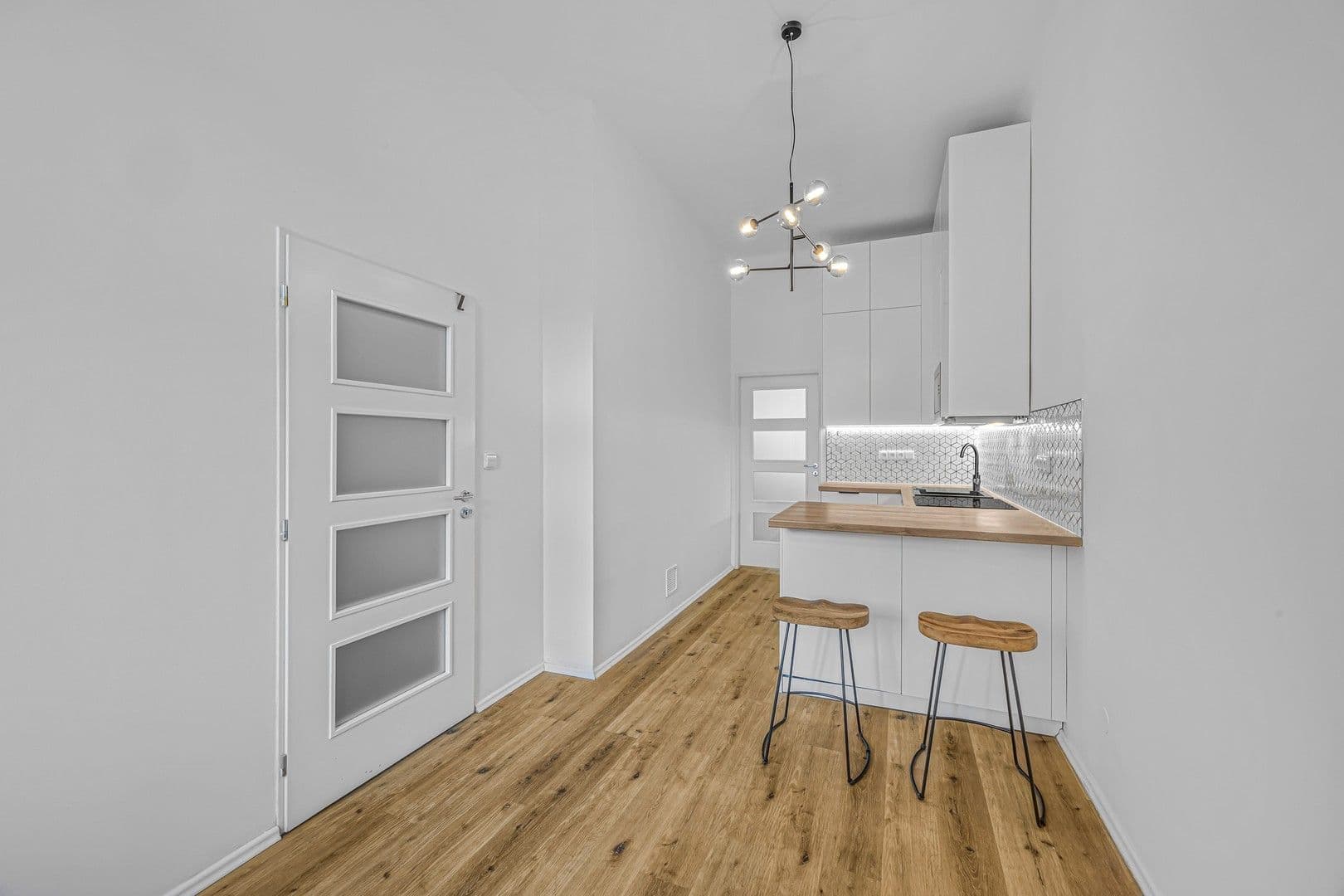 Prenájom bytu 2-izbový 43 m², Grafická, Praha, Praha Prenájom bytu 2-izbový 43 m², Grafická, Praha, Praha
