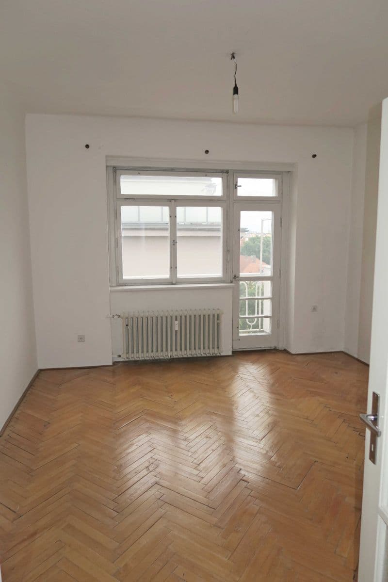 Predaj bytu 2-izbový 57 m², 28. pluku, Praha, Praha Predaj bytu 2-izbový 57 m², 28. pluku, Praha, Praha