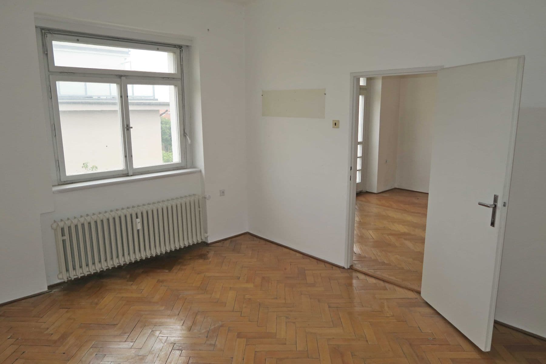 Predaj bytu 2-izbový 57 m², 28. pluku, Praha, Praha Predaj bytu 2-izbový 57 m², 28. pluku, Praha, Praha