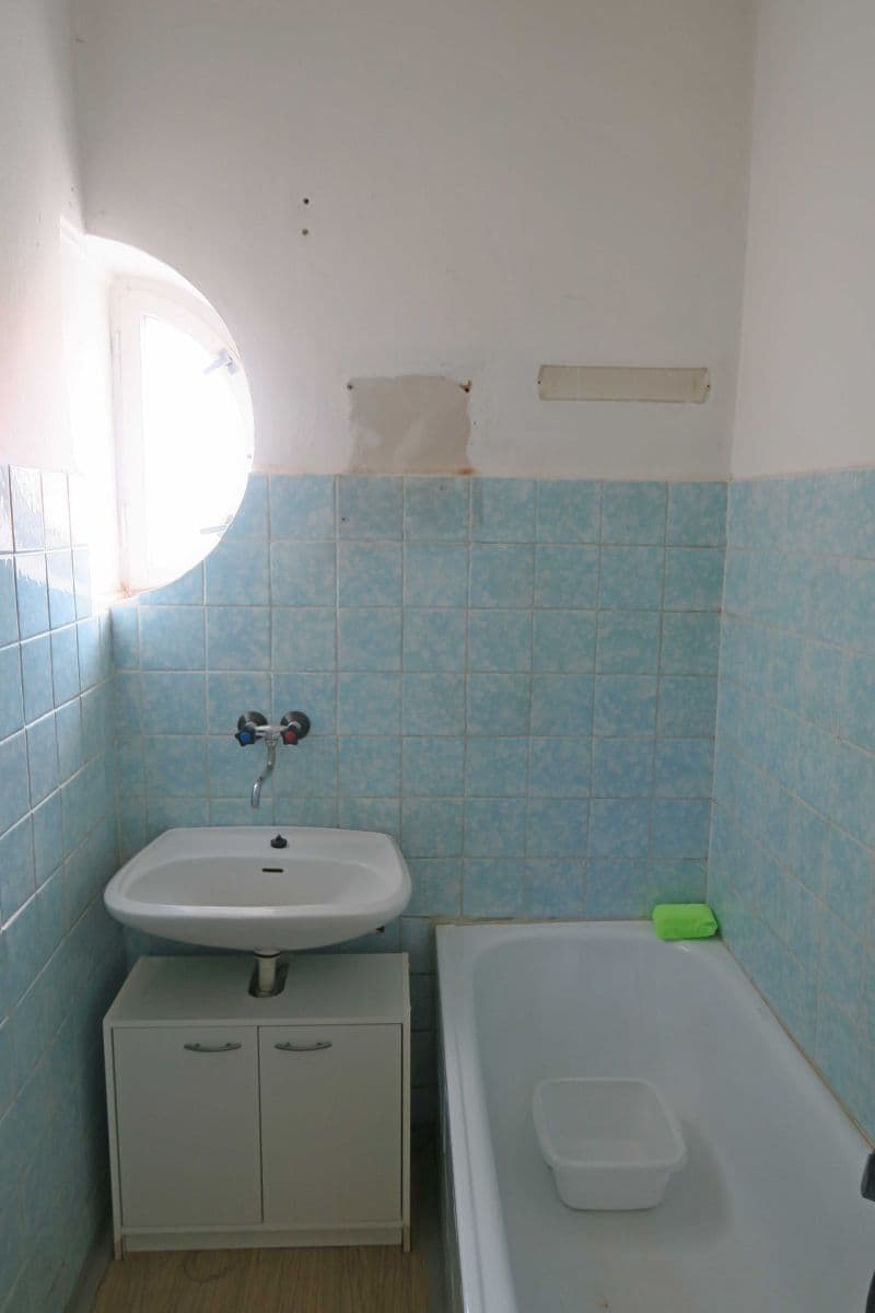 Predaj bytu 2-izbový 57 m², 28. pluku, Praha, Praha Predaj bytu 2-izbový 57 m², 28. pluku, Praha, Praha