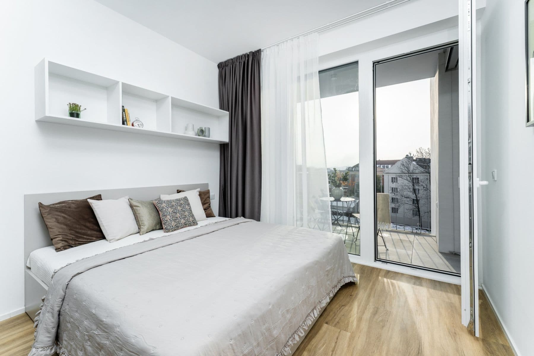 Prenájom bytu 4-izbový 155 m², Odkolkova, Praha, Praha Prenájom bytu 4-izbový 155 m², Odkolkova, Praha, Praha