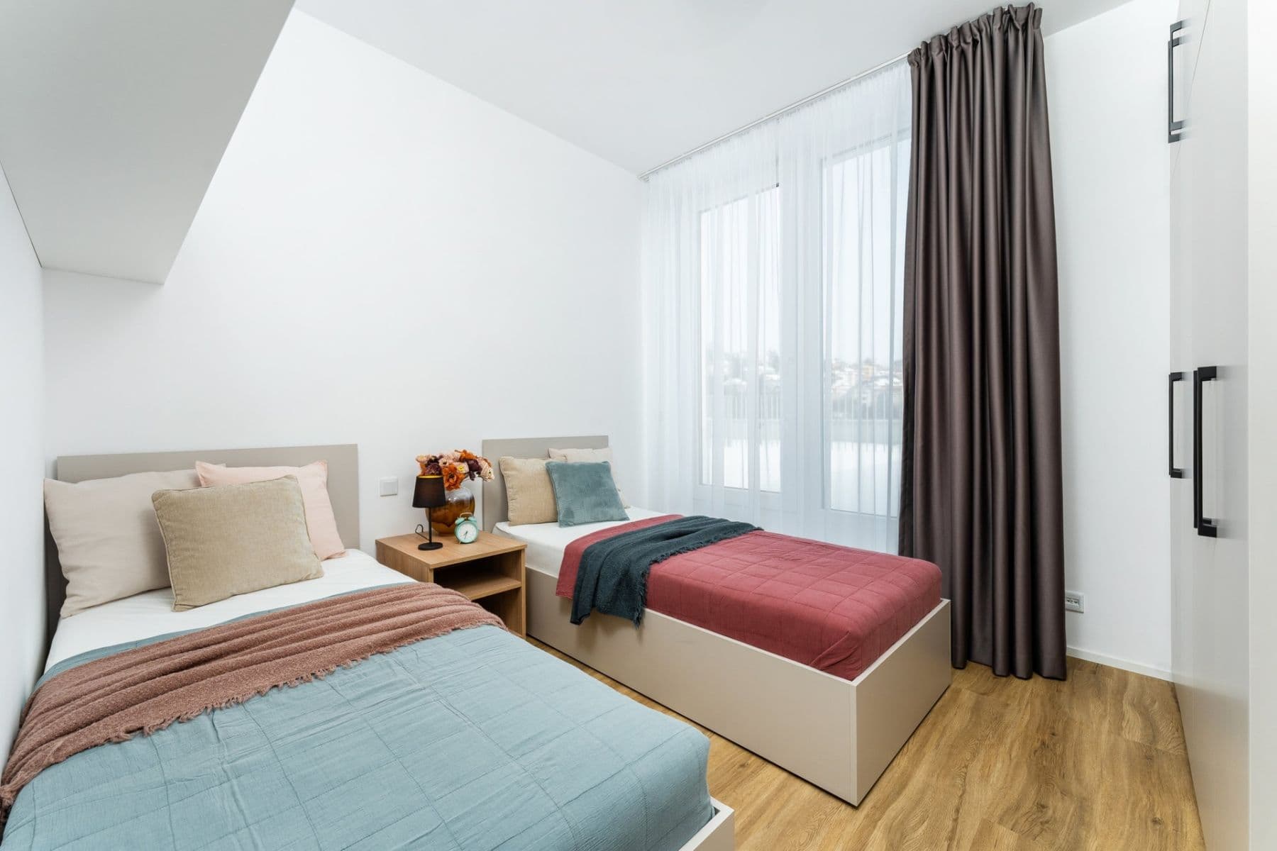 Prenájom bytu 4-izbový 155 m², Odkolkova, Praha, Praha Prenájom bytu 4-izbový 155 m², Odkolkova, Praha, Praha