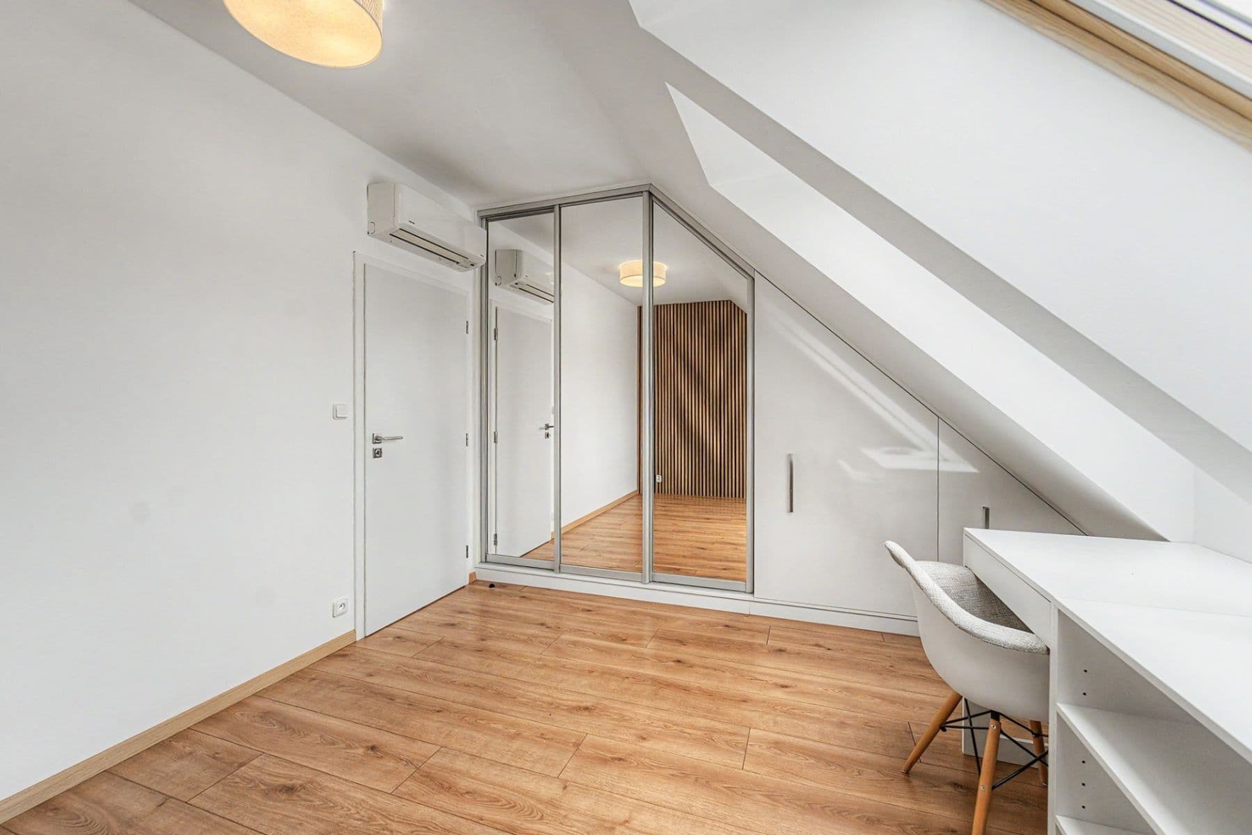 Predaj bytu 3-izbový 136 m², Drahobejlova, Praha, Praha Predaj bytu 3-izbový 136 m², Drahobejlova, Praha, Praha