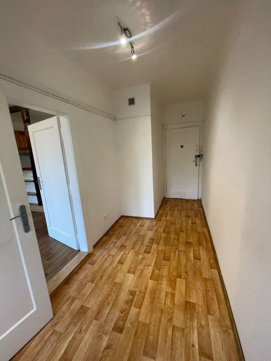 Prenájom bytu 2-izbový 48 m², U Kněžské louky, Praha, Praha Prenájom bytu 2-izbový 48 m², U Kněžské louky, Praha, Praha