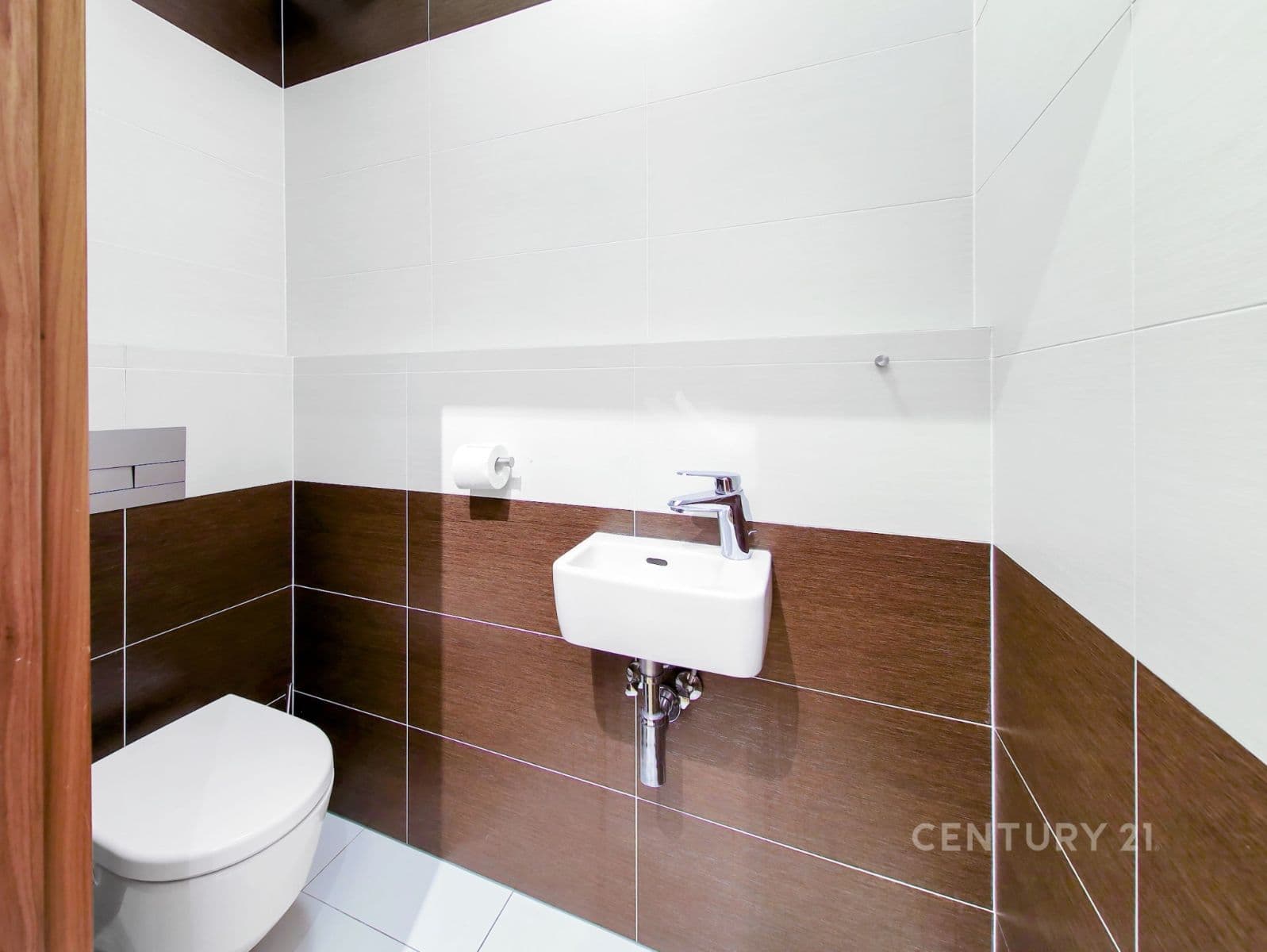 Predaj bytu 5-izbový 120 m², Československého exilu, Praha, Praha Predaj bytu 5-izbový 120 m², Československého exilu, Praha, Praha