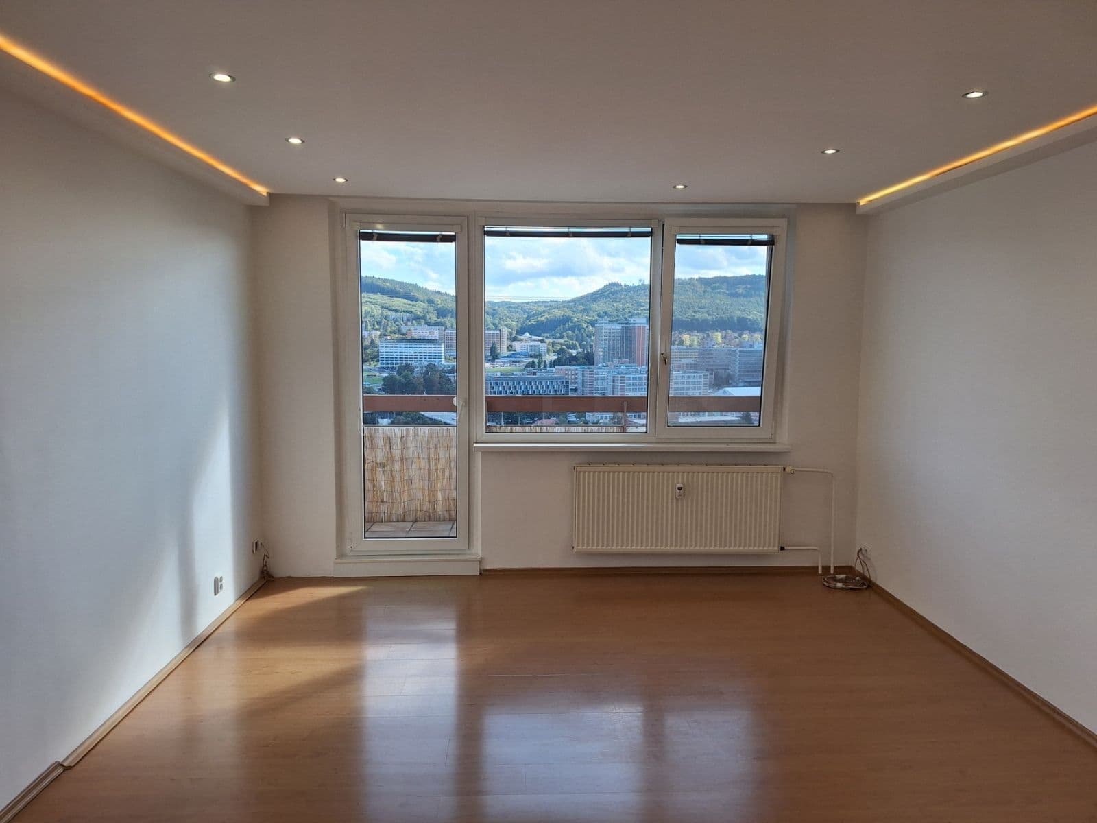 Prenájom bytu 3-izbový 85 m², Slunečná, Zlín, Zlínský kraj Prenájom bytu 3-izbový 85 m², Slunečná, Zlín, Zlínský kraj