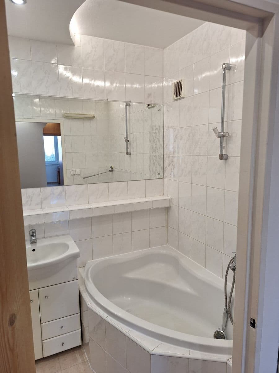 Prenájom bytu 3-izbový 85 m², Slunečná, Zlín, Zlínský kraj Prenájom bytu 3-izbový 85 m², Slunečná, Zlín, Zlínský kraj