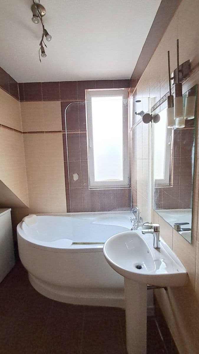 Prenájom bytu 1-izbový 50 m², Jabloňová, Praha, Praha Prenájom bytu 1-izbový 50 m², Jabloňová, Praha, Praha