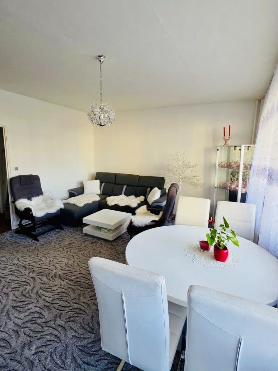 Predaj bytu 3-izbový 73 m², Okružní, Orlová, Moravskoslezský kraj Predaj bytu 3-izbový 73 m², Okružní, Orlová, Moravskoslezský kraj