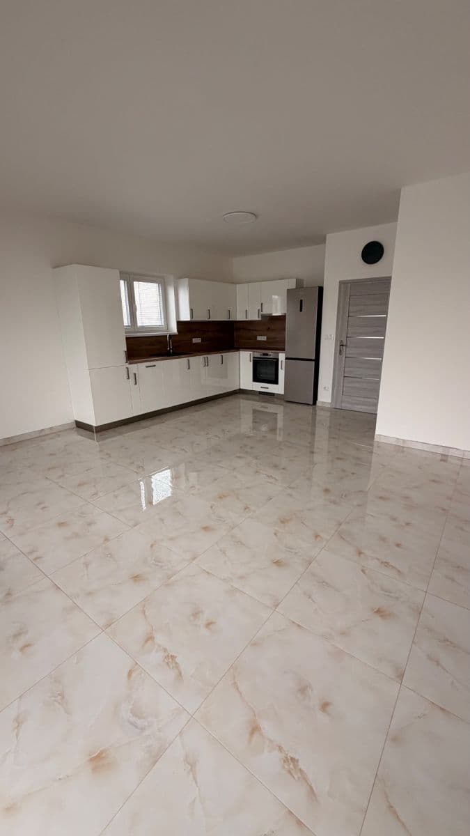 Prenájom domu 120 m², pozemok 399 m², Chrášťany, Středočeský kraj Prenájom domu 120 m², pozemok 399 m², Chrášťany, Středočeský kraj