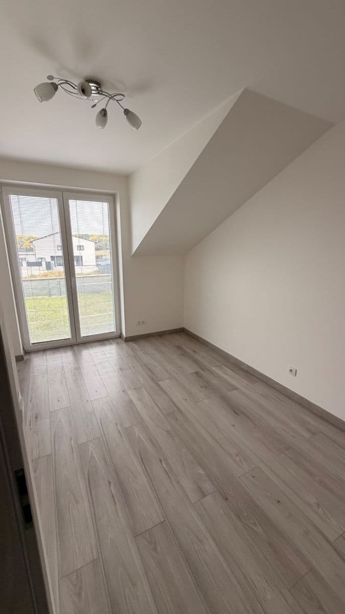 Prenájom domu 120 m², pozemok 399 m², Chrášťany, Středočeský kraj Prenájom domu 120 m², pozemok 399 m², Chrášťany, Středočeský kraj
