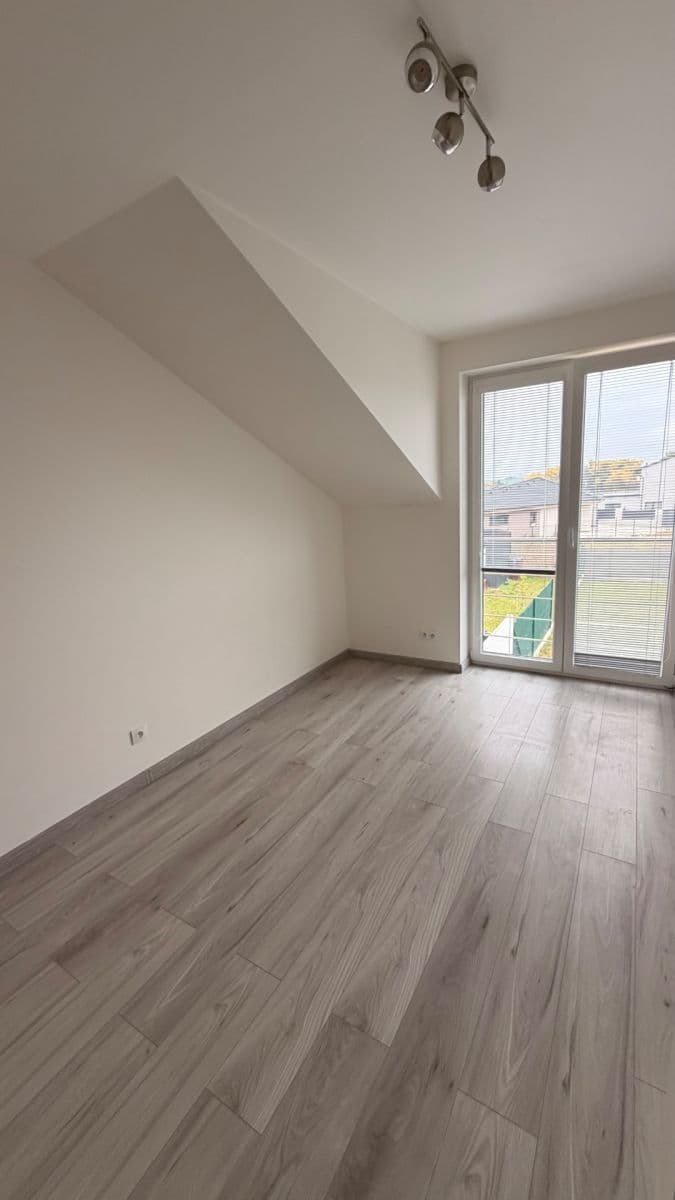 Prenájom domu 120 m², pozemok 399 m², Chrášťany, Středočeský kraj Prenájom domu 120 m², pozemok 399 m², Chrášťany, Středočeský kraj