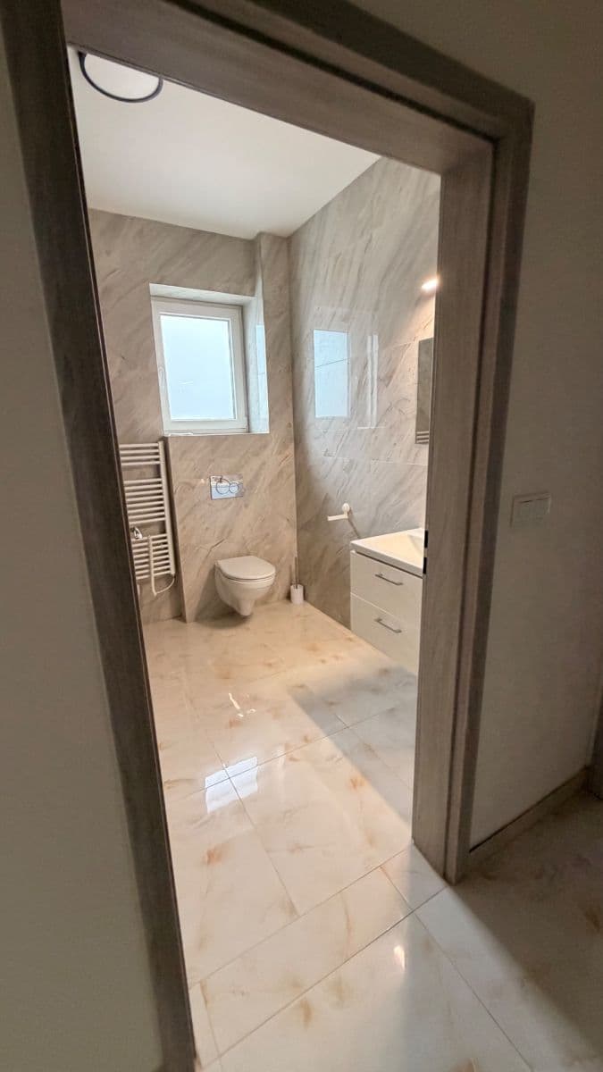 Prenájom domu 120 m², pozemok 399 m², Chrášťany, Středočeský kraj Prenájom domu 120 m², pozemok 399 m², Chrášťany, Středočeský kraj