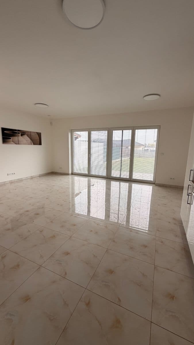 Prenájom domu 120 m², pozemok 399 m², Chrášťany, Středočeský kraj Prenájom domu 120 m², pozemok 399 m², Chrášťany, Středočeský kraj