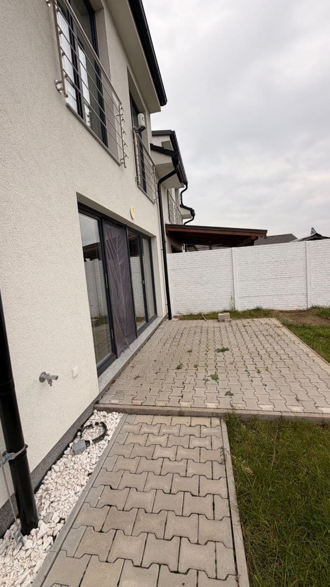 Prenájom domu 120 m², pozemok 399 m², Chrášťany, Středočeský kraj Prenájom domu 120 m², pozemok 399 m², Chrášťany, Středočeský kraj