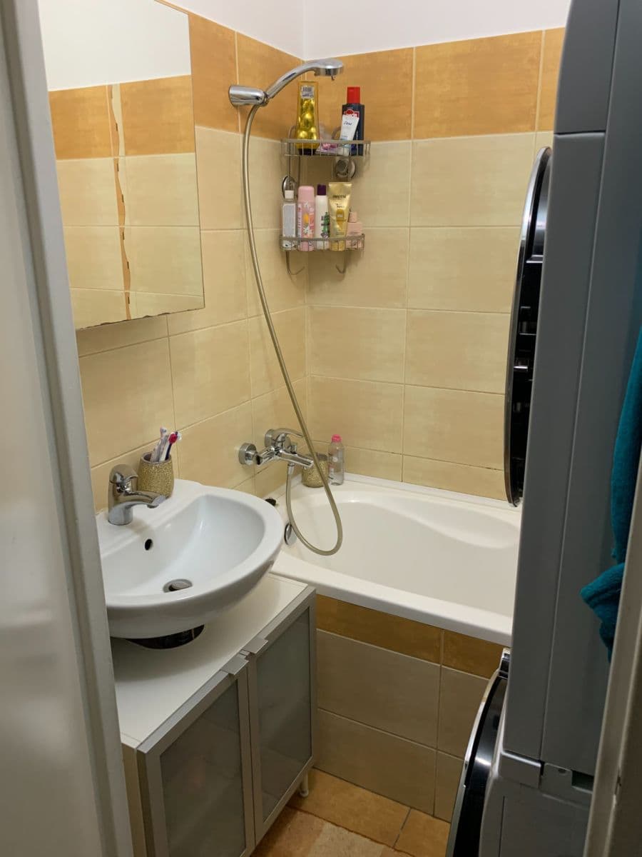 Prenájom bytu 2-izbový 56 m², Seifertova, Třinec, Moravskoslezský kraj Prenájom bytu 2-izbový 56 m², Seifertova, Třinec, Moravskoslezský kraj