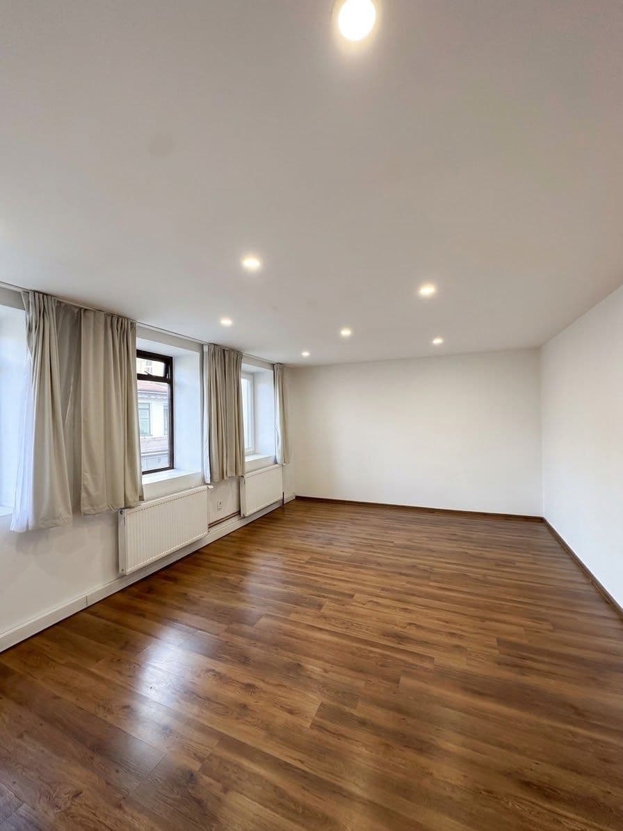 Prenájom bytu 3-izbový 83 m², Máchova, Praha, Praha Prenájom bytu 3-izbový 83 m², Máchova, Praha, Praha
