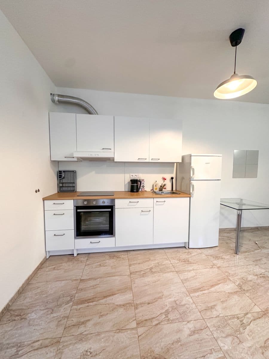 Prenájom bytu 3-izbový 83 m², Máchova, Praha, Praha Prenájom bytu 3-izbový 83 m², Máchova, Praha, Praha