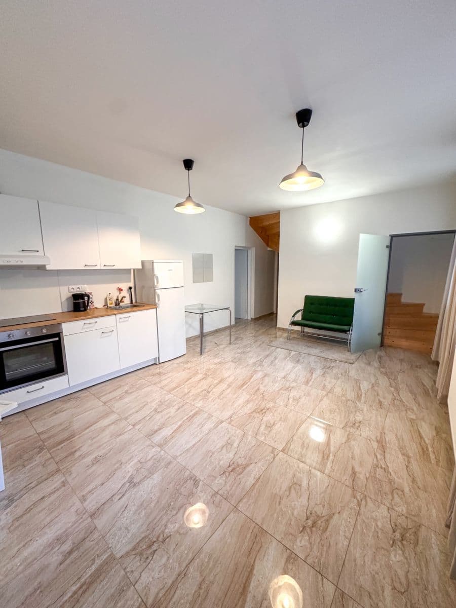 Prenájom bytu 3-izbový 83 m², Máchova, Praha, Praha Prenájom bytu 3-izbový 83 m², Máchova, Praha, Praha