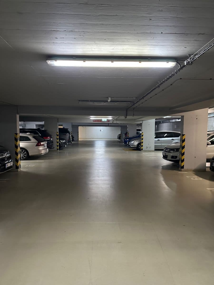 Prenájom garáže 13 m², Křižíkova, Praha, Praha Prenájom garáže 13 m², Křižíkova, Praha, Praha