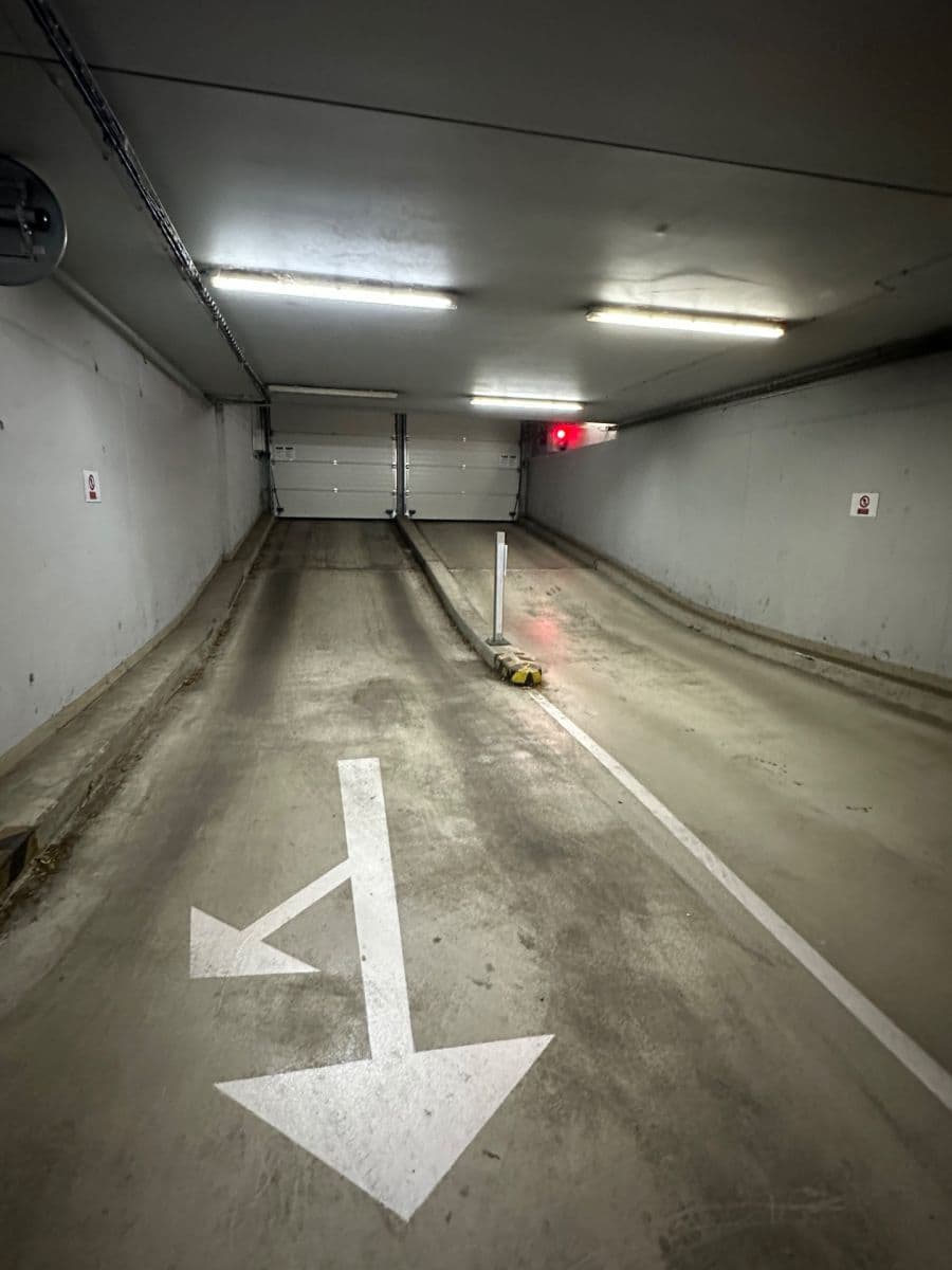Prenájom garáže 13 m², Křižíkova, Praha, Praha Prenájom garáže 13 m², Křižíkova, Praha, Praha