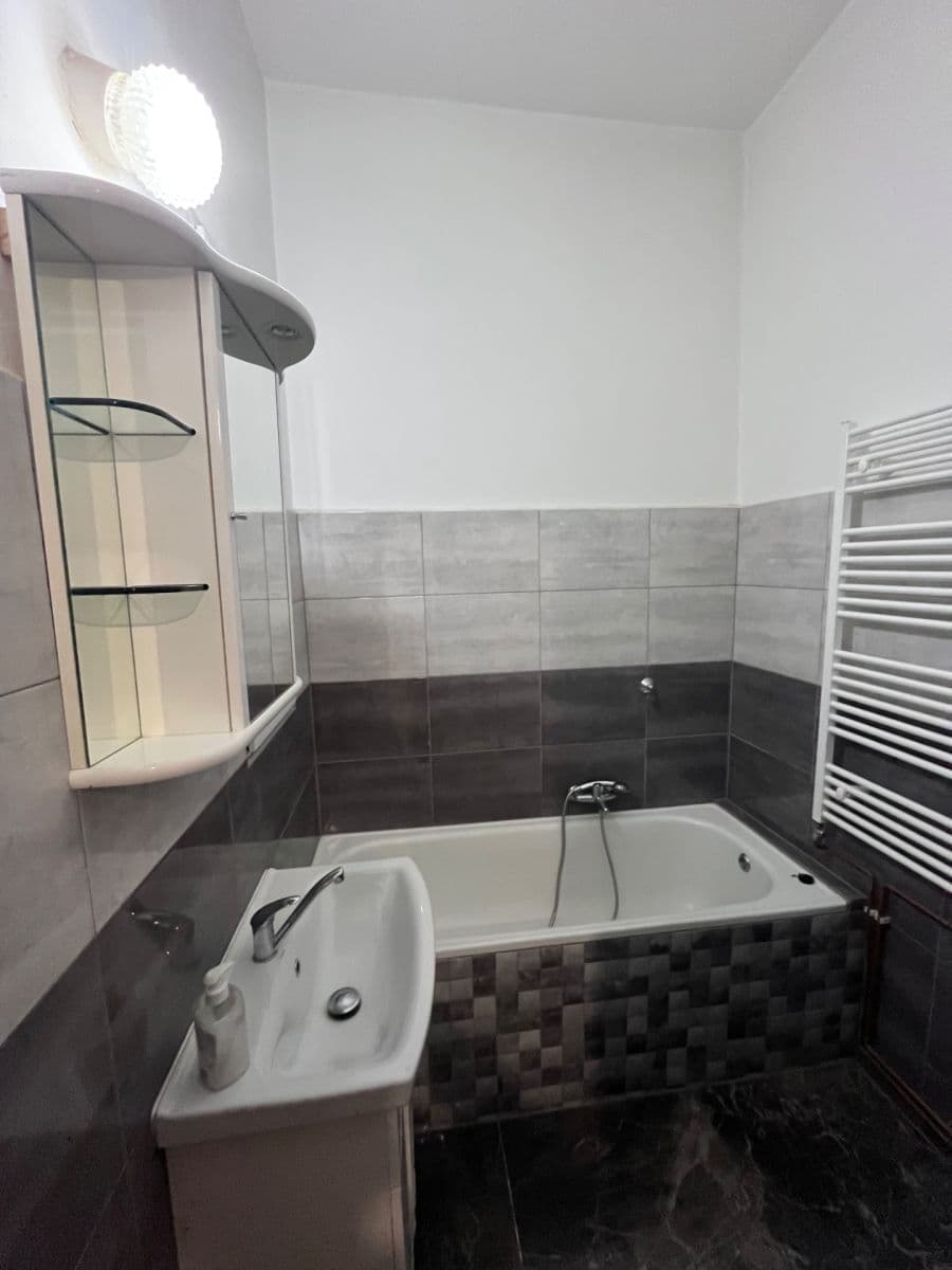 Prenájom bytu 2-izbový 59 m², Chelčického, Plzeň, Plzeňský kraj Prenájom bytu 2-izbový 59 m², Chelčického, Plzeň, Plzeňský kraj