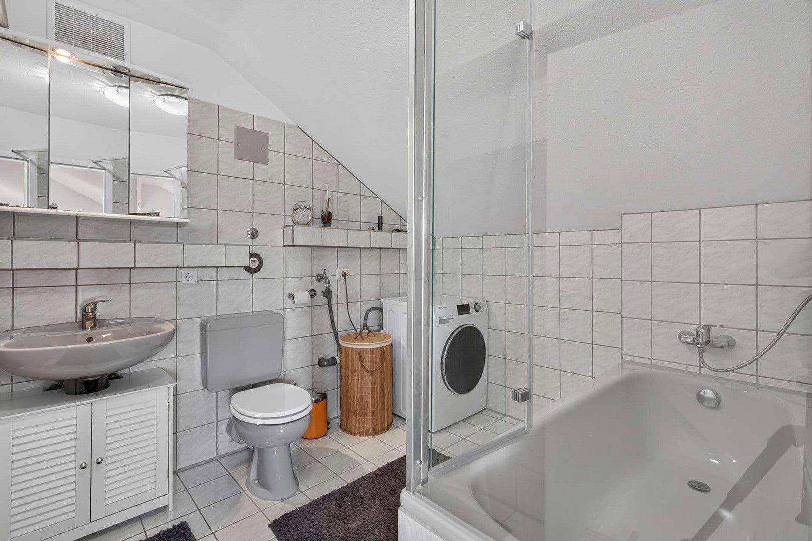 Prenájom bytu 2-izbový 70 m², Karlsruhe-Grötzingen, Bádensko-Wurttembersko Prenájom bytu 2-izbový 70 m², Karlsruhe-Grötzingen, Bádensko-Wurttembersko