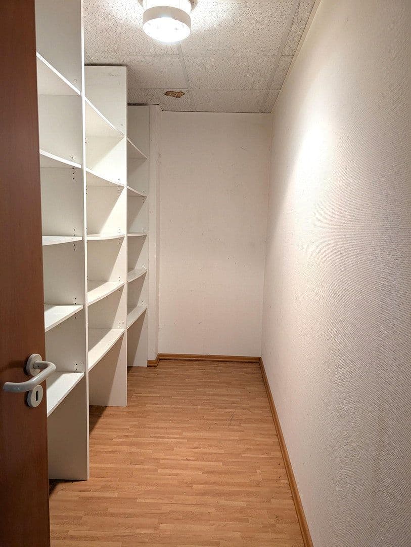 Prenájom kancelárie 103 m², Kaiserslautern, Porýnie-Falcko Prenájom kancelárie 103 m², Kaiserslautern, Porýnie-Falcko