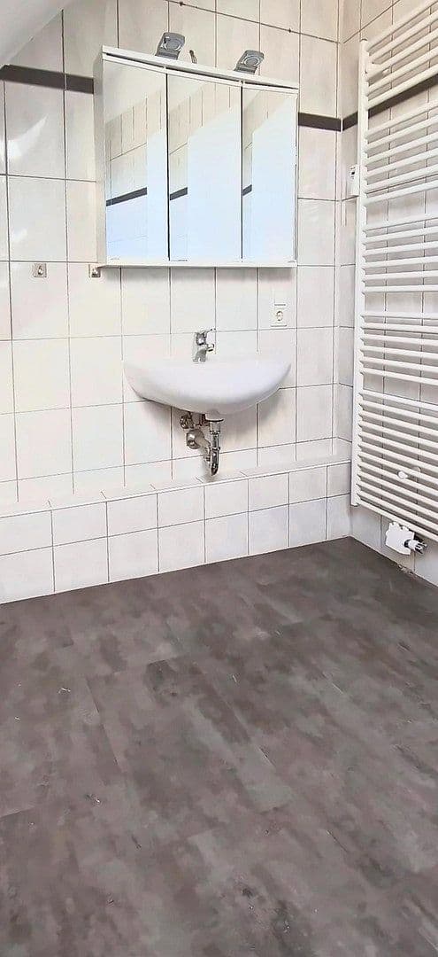 Prenájom bytu 3-izbový 95 m², Merscheider Straße 99, Solingen, Severné Porýnie - Westfálsko Prenájom bytu 3-izbový 95 m², Merscheider Straße 99, Solingen, Severné Porýnie - Westfálsko