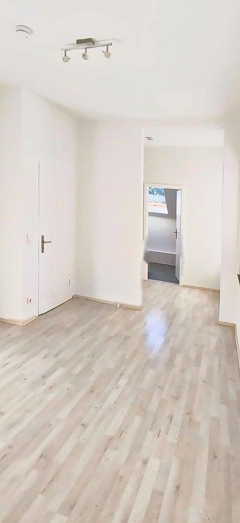 Prenájom bytu 3-izbový 95 m², Merscheider Straße 99, Solingen, Severné Porýnie - Westfálsko Prenájom bytu 3-izbový 95 m², Merscheider Straße 99, Solingen, Severné Porýnie - Westfálsko