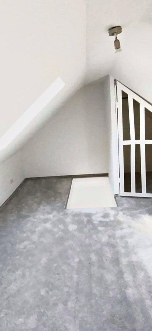 Prenájom bytu 3-izbový 95 m², Merscheider Straße 99, Solingen, Severné Porýnie - Westfálsko Prenájom bytu 3-izbový 95 m², Merscheider Straße 99, Solingen, Severné Porýnie - Westfálsko