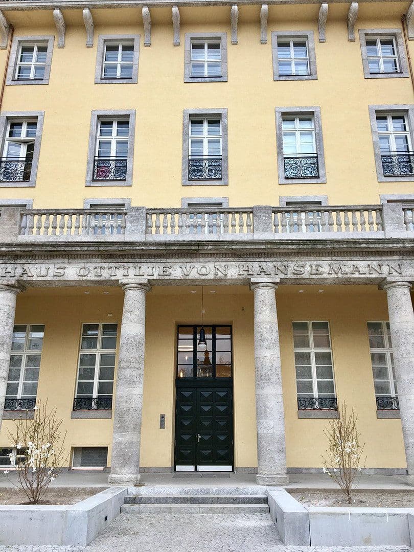 Prenájom bytu 2-izbový 62 m², Otto-Suhr-Allee 18 / 20, Berlin, Berlín Prenájom bytu 2-izbový 62 m², Otto-Suhr-Allee 18 / 20, Berlin, Berlín