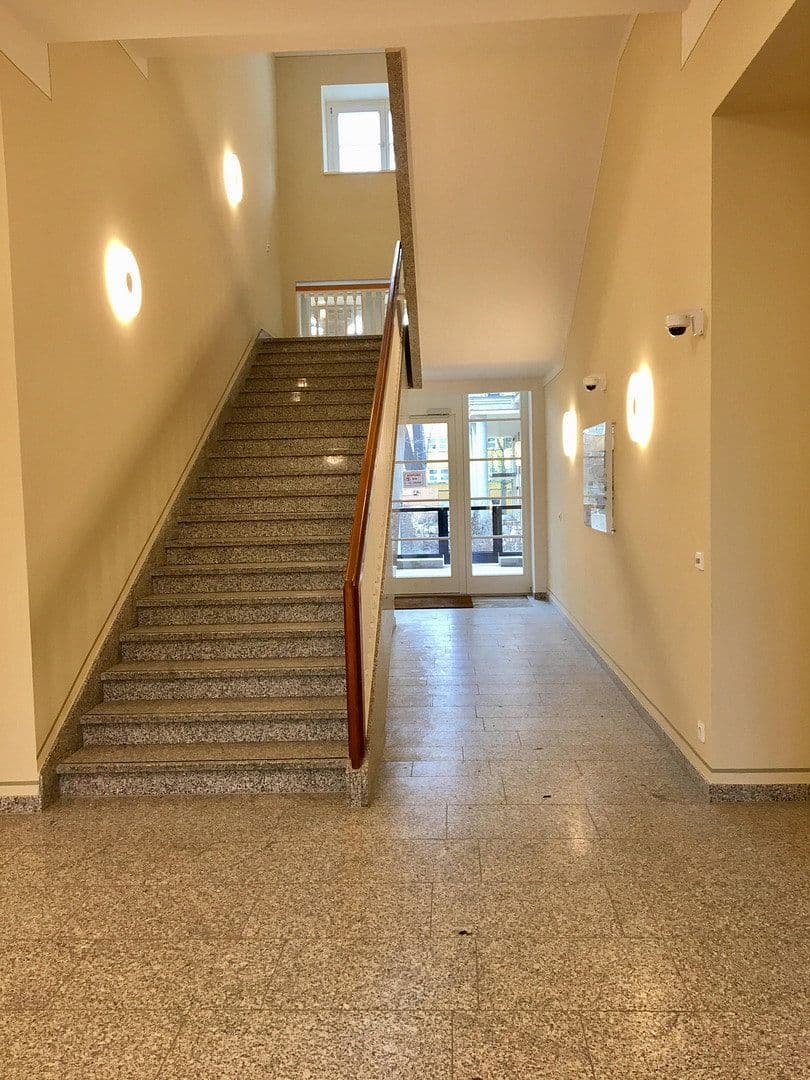 Prenájom bytu 2-izbový 62 m², Otto-Suhr-Allee 18 / 20, Berlin, Berlín Prenájom bytu 2-izbový 62 m², Otto-Suhr-Allee 18 / 20, Berlin, Berlín