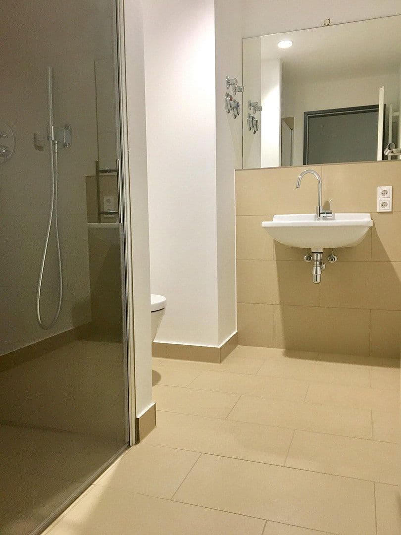 Prenájom bytu 2-izbový 62 m², Otto-Suhr-Allee 18 / 20, Berlin, Berlín Prenájom bytu 2-izbový 62 m², Otto-Suhr-Allee 18 / 20, Berlin, Berlín
