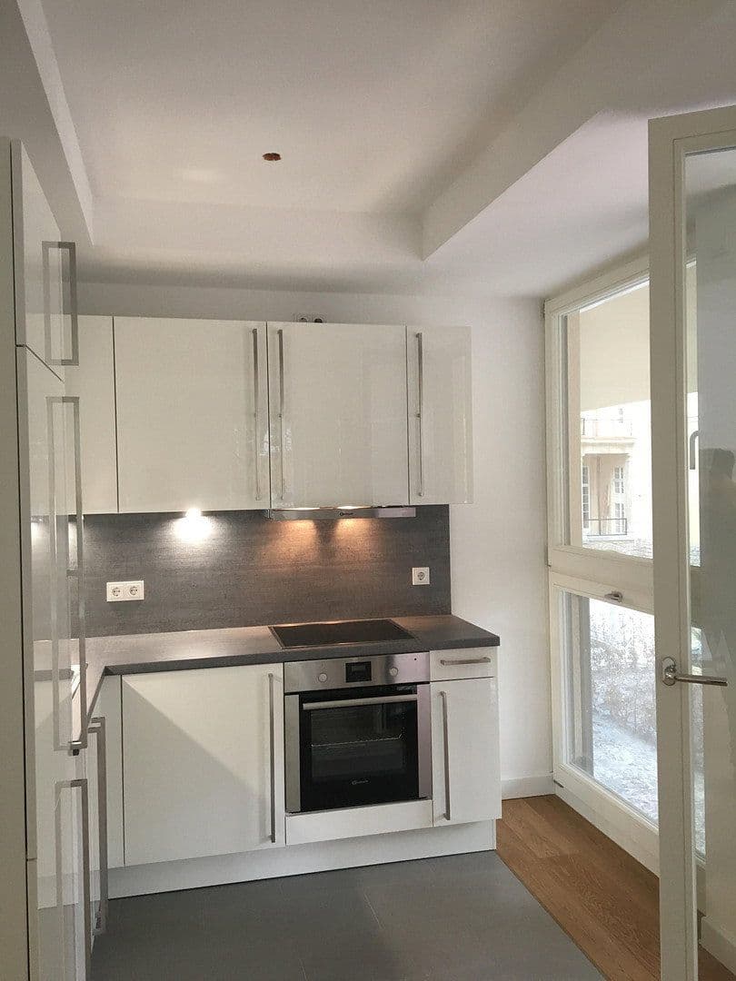 Prenájom bytu 2-izbový 62 m², Otto-Suhr-Allee 18 / 20, Berlin, Berlín Prenájom bytu 2-izbový 62 m², Otto-Suhr-Allee 18 / 20, Berlin, Berlín