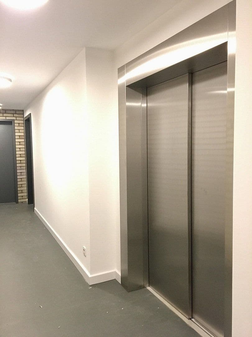 Prenájom bytu 2-izbový 62 m², Otto-Suhr-Allee 18 / 20, Berlin, Berlín Prenájom bytu 2-izbový 62 m², Otto-Suhr-Allee 18 / 20, Berlin, Berlín