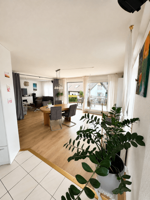 Prenájom bytu 4-izbový 120 m², Böblingen, Bádensko-Wurttembersko Prenájom bytu 4-izbový 120 m², Böblingen, Bádensko-Wurttembersko