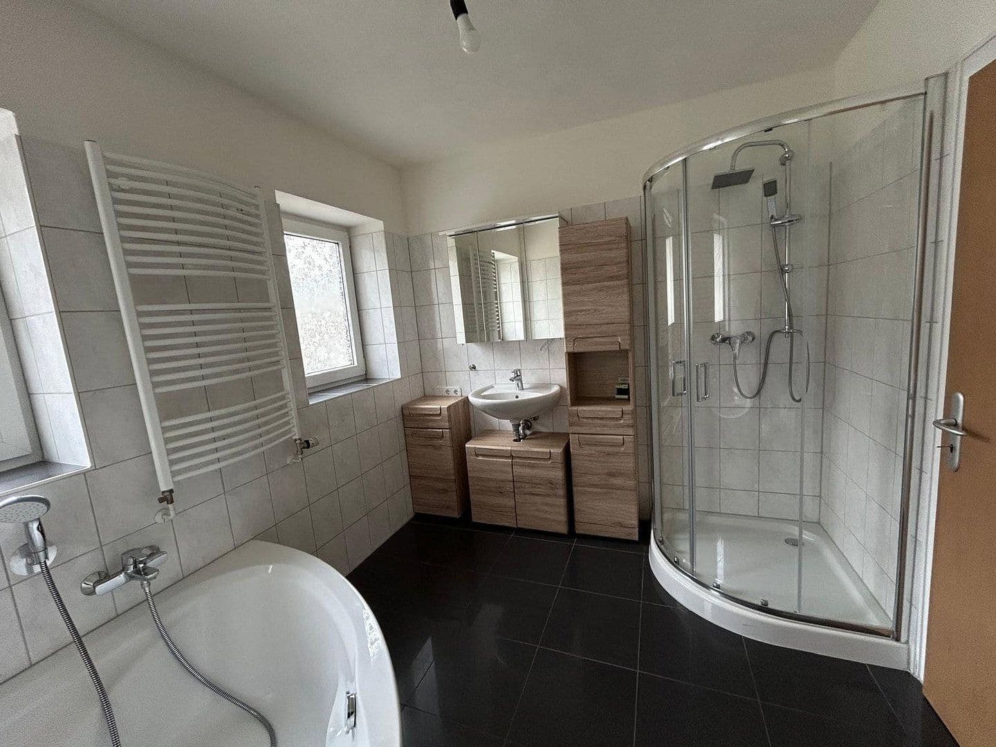 Prenájom bytu 3-izbový 90 m², Im Bachacker 24, Dautphetal, Hesensko Prenájom bytu 3-izbový 90 m², Im Bachacker 24, Dautphetal, Hesensko