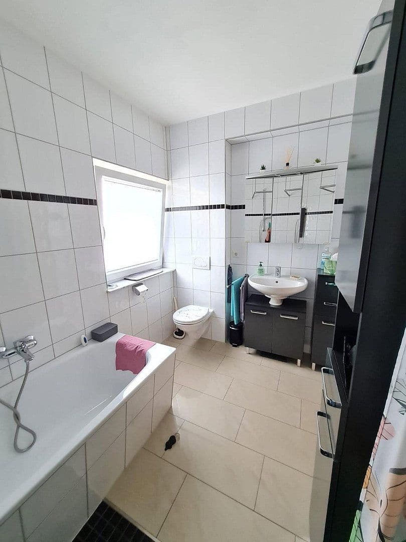 Prenájom bytu 4-izbový 89 m², Römerweg 31, Schömberg, Bádensko-Wurttembersko Prenájom bytu 4-izbový 89 m², Römerweg 31, Schömberg, Bádensko-Wurttembersko