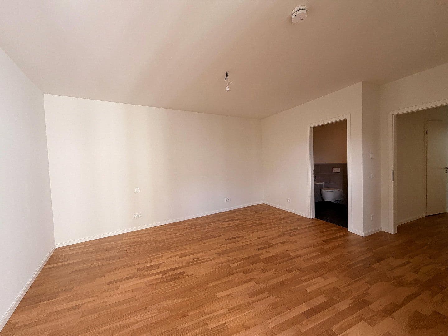 Prenájom bytu 3-izbový 98 m², Billhorner Kanalstraße 64, Hamburg, Hamburg Prenájom bytu 3-izbový 98 m², Billhorner Kanalstraße 64, Hamburg, Hamburg
