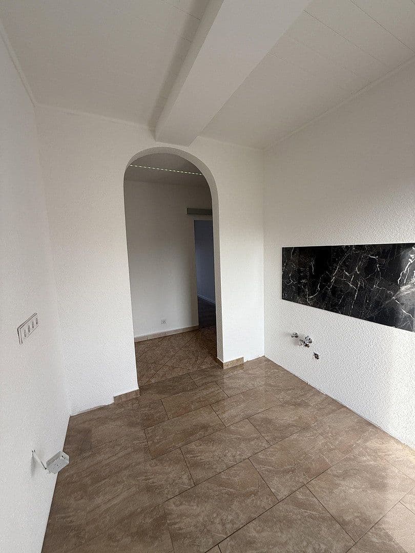 Prenájom bytu 3-izbový 80 m², Altstadtstraße 25, Leverkusen, Severné Porýnie - Westfálsko Prenájom bytu 3-izbový 80 m², Altstadtstraße 25, Leverkusen, Severné Porýnie - Westfálsko