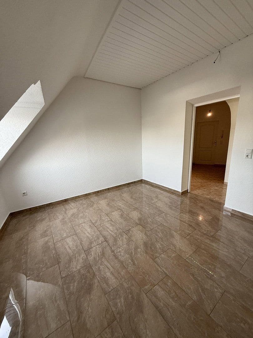 Prenájom bytu 3-izbový 80 m², Altstadtstraße 25, Leverkusen, Severné Porýnie - Westfálsko Prenájom bytu 3-izbový 80 m², Altstadtstraße 25, Leverkusen, Severné Porýnie - Westfálsko