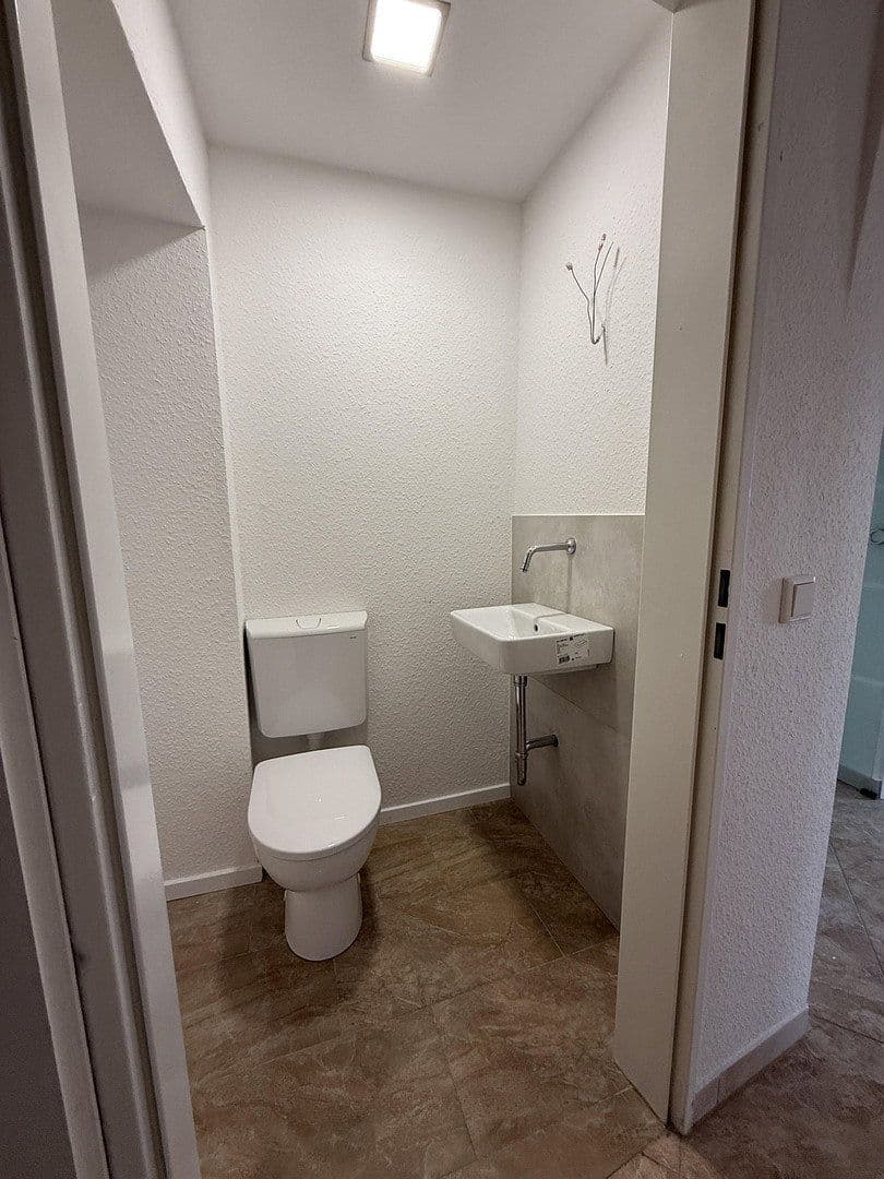 Prenájom bytu 3-izbový 80 m², Altstadtstraße 25, Leverkusen, Severné Porýnie - Westfálsko Prenájom bytu 3-izbový 80 m², Altstadtstraße 25, Leverkusen, Severné Porýnie - Westfálsko
