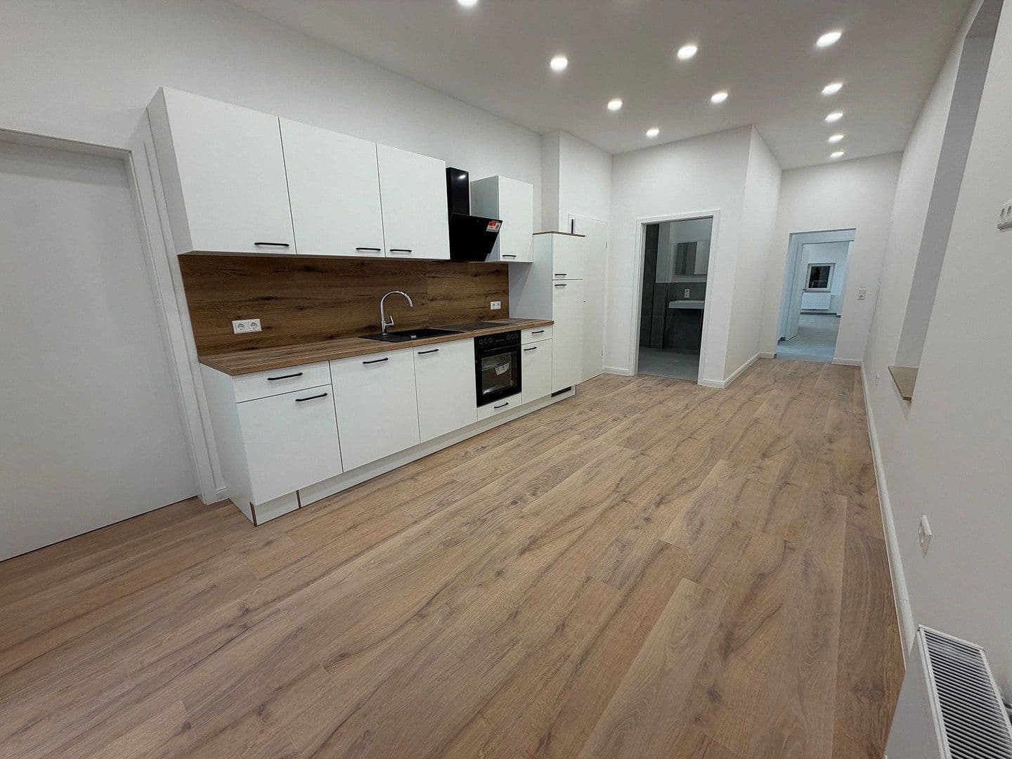 Prenájom bytu 4-izbový 95 m², Gaststraße 9, Oldenburg, Dolné Sasko Prenájom bytu 4-izbový 95 m², Gaststraße 9, Oldenburg, Dolné Sasko
