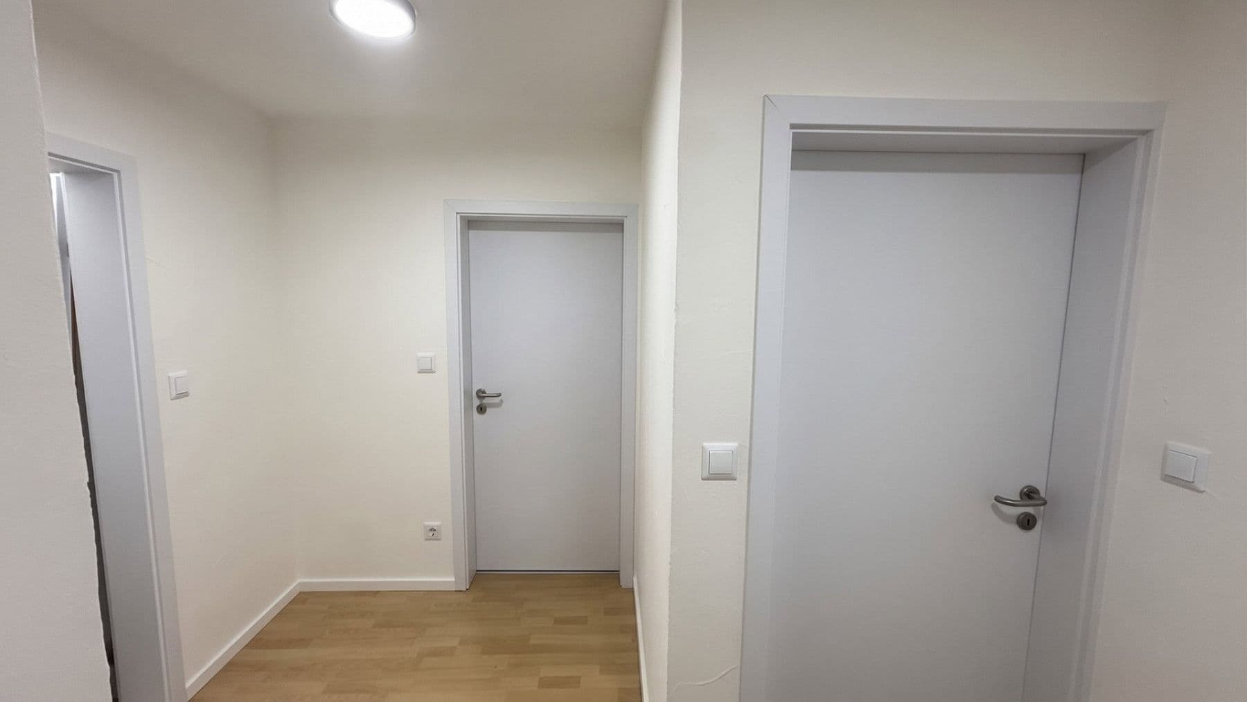 Prenájom bytu 2-izbový 47 m², Voßstraße 12, Brühl, Bádensko-Wurttembersko Prenájom bytu 2-izbový 47 m², Voßstraße 12, Brühl, Bádensko-Wurttembersko
