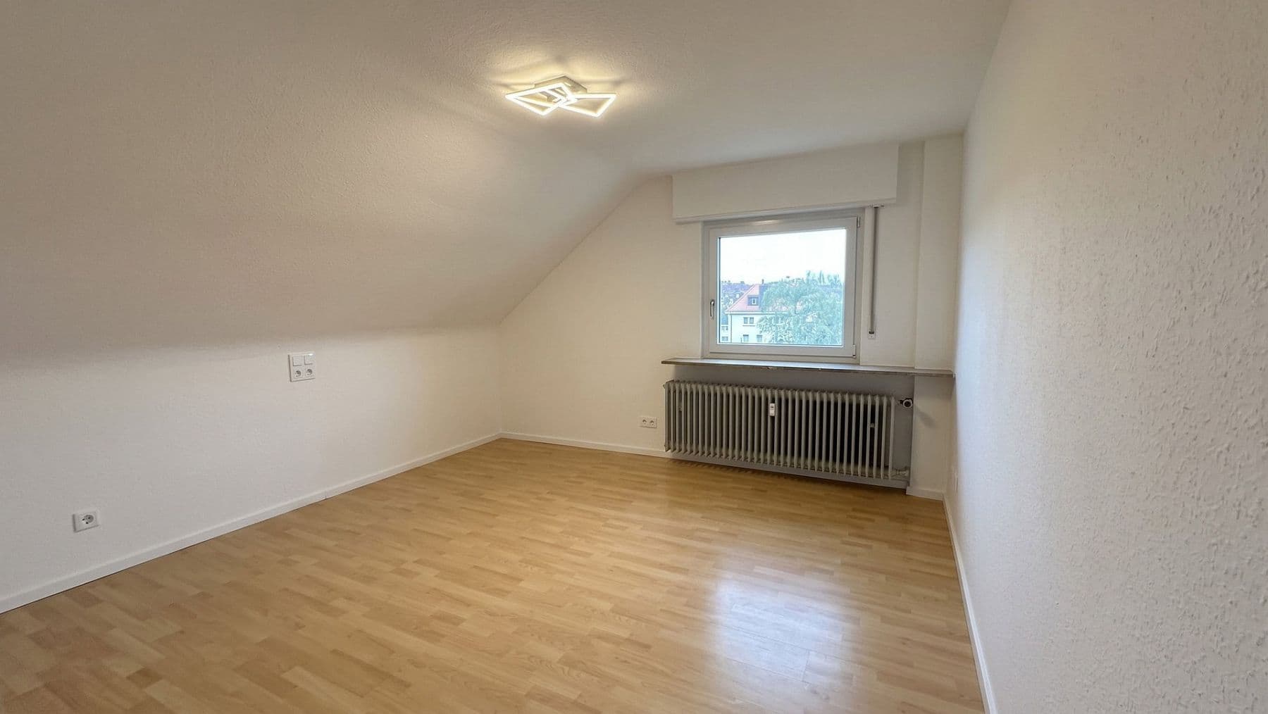Prenájom bytu 2-izbový 47 m², Voßstraße 12, Brühl, Bádensko-Wurttembersko Prenájom bytu 2-izbový 47 m², Voßstraße 12, Brühl, Bádensko-Wurttembersko